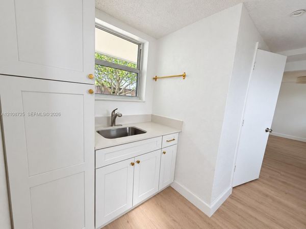 6561 SW 32nd St , Miami, FL 33155
