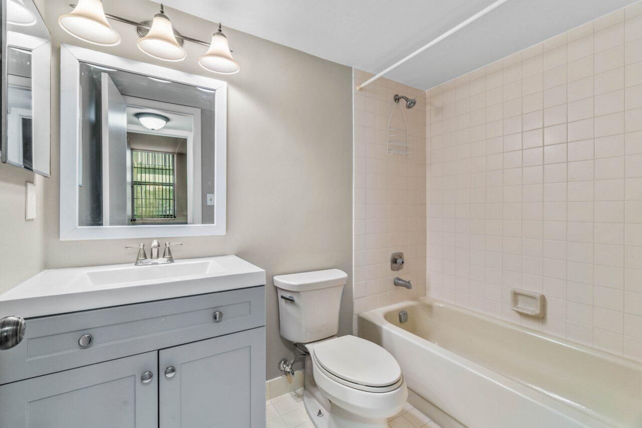 1555 S Federal Highway, Unit 203, Delray Beach, FL 33483 Photo