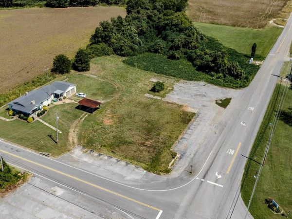 5745 River Rd, Muscle Shoals, AL 35661