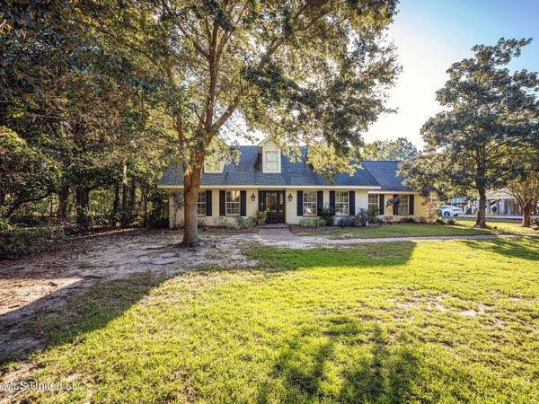 258 Lovers Lane, Ocean Springs, MS 39564