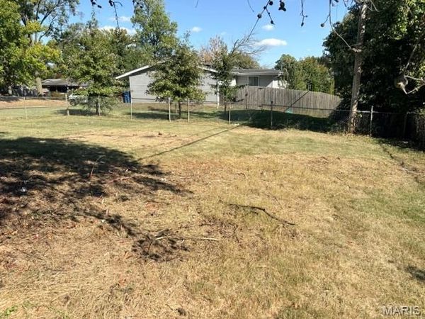 10 Queensbrook Place , Olivette, MO 63132