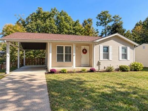 1290 Meadow Trail Lane , Fenton, MO 63026