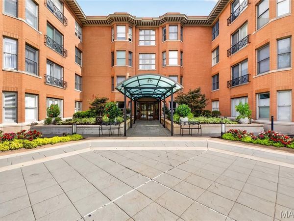 750 S Hanley, Unit 62, Clayton, MO 63105