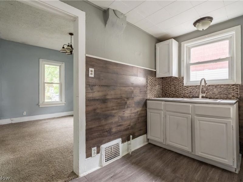 904 Work Drive, Akron, OH 44320 Photo 14
