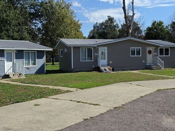 414,418-420,422 N Willow, Paullina, IA 51046