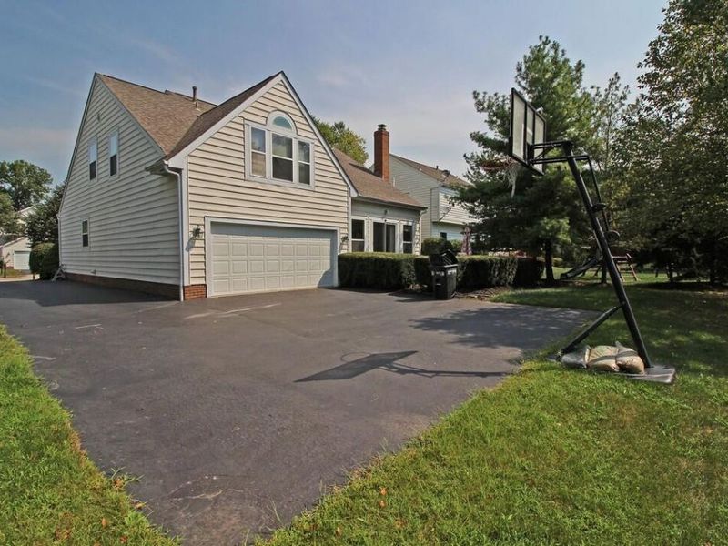225 Stamford Drive , Powell, OH 43065 Photo 5