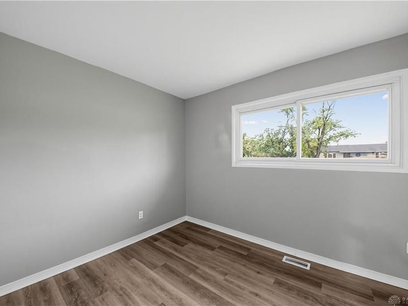 355 Millard Drive, Franklin, OH 45005 Photo 13