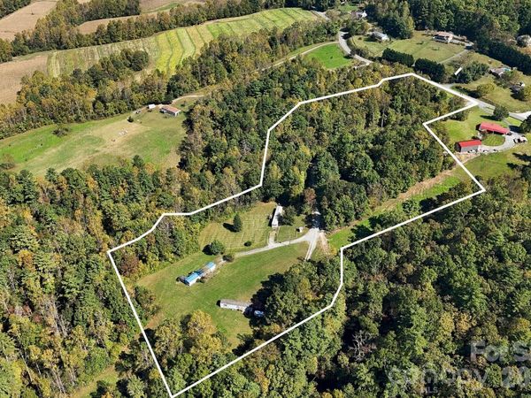 631 Union Hill Road , Hendersonville, NC 28792