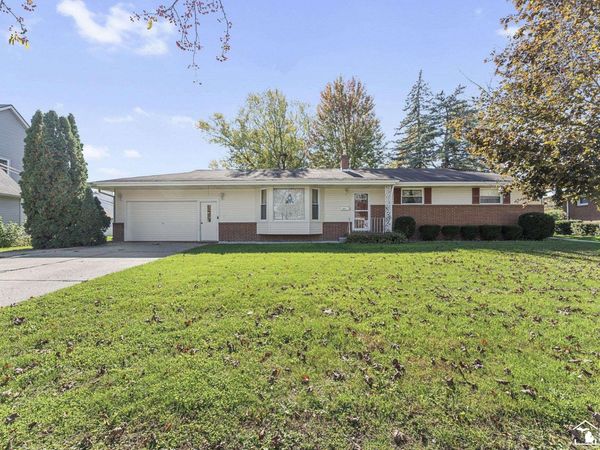 221 Armitage Drive, Monroe, MI 48162