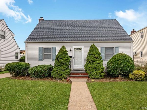 166 Cushing Avenue , Williston Park, NY 11596