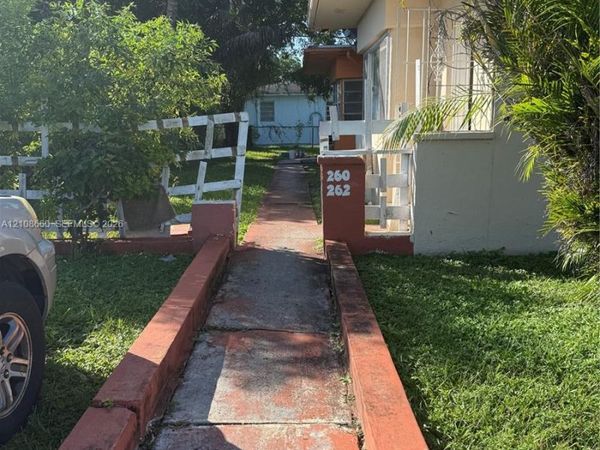 262 NE 111th St , Miami, FL 33161