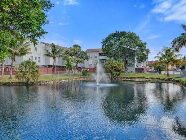 1735 W 60th St , Unit M110, Hialeah, FL 33012