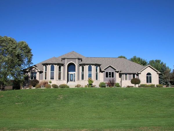 37868 Nettle Way COURT, Summit, WI 53066