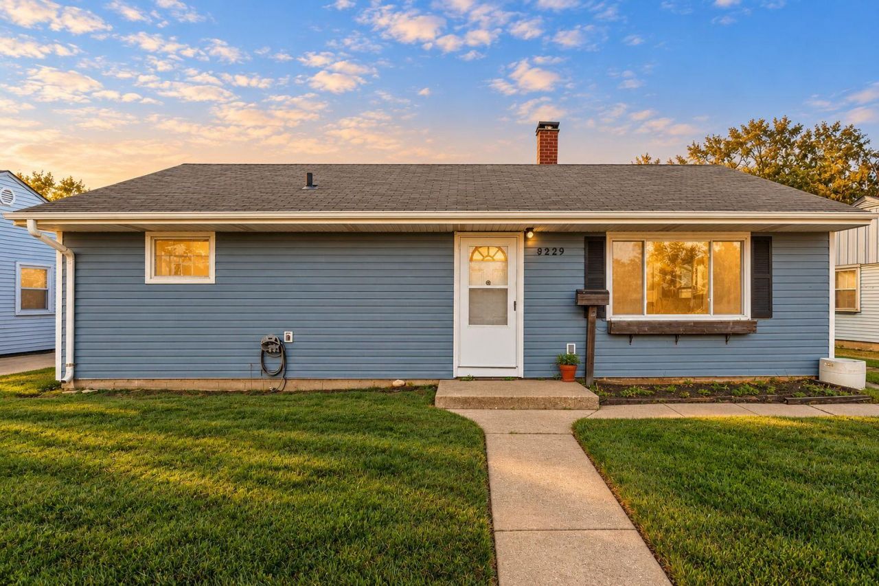 8229 Wicker Park Drive, Highland, IN 46322 Main Photo
