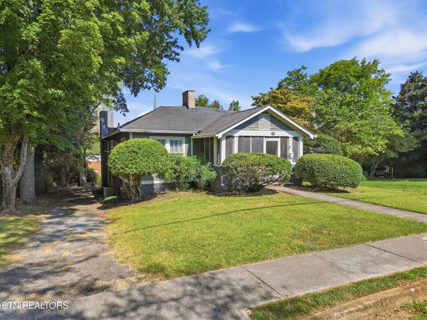 215 W Goddard Ave , Maryville, TN 37803
