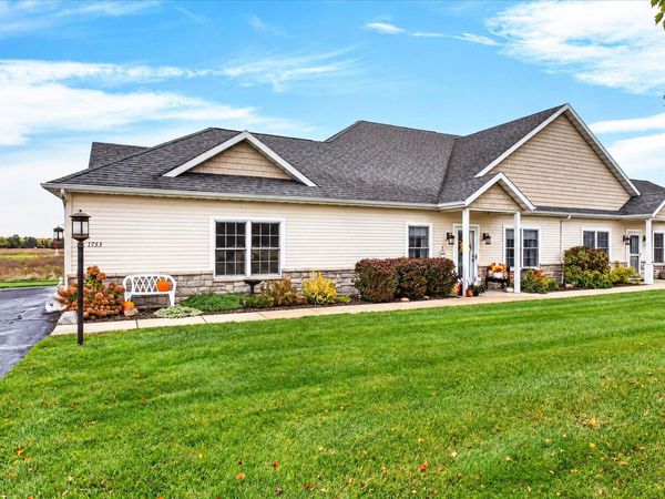 1753 Peachtree Path, Stevensville, MI 49127