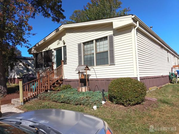 17 DICKENS Road , North Brunswick, NJ 08902