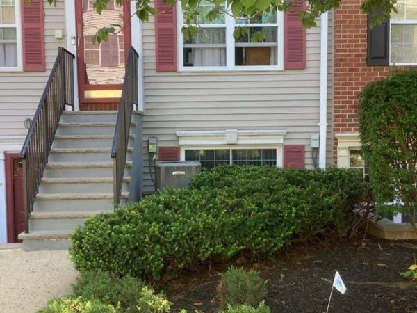 54 Yancy Dr, Newark, NJ 07103