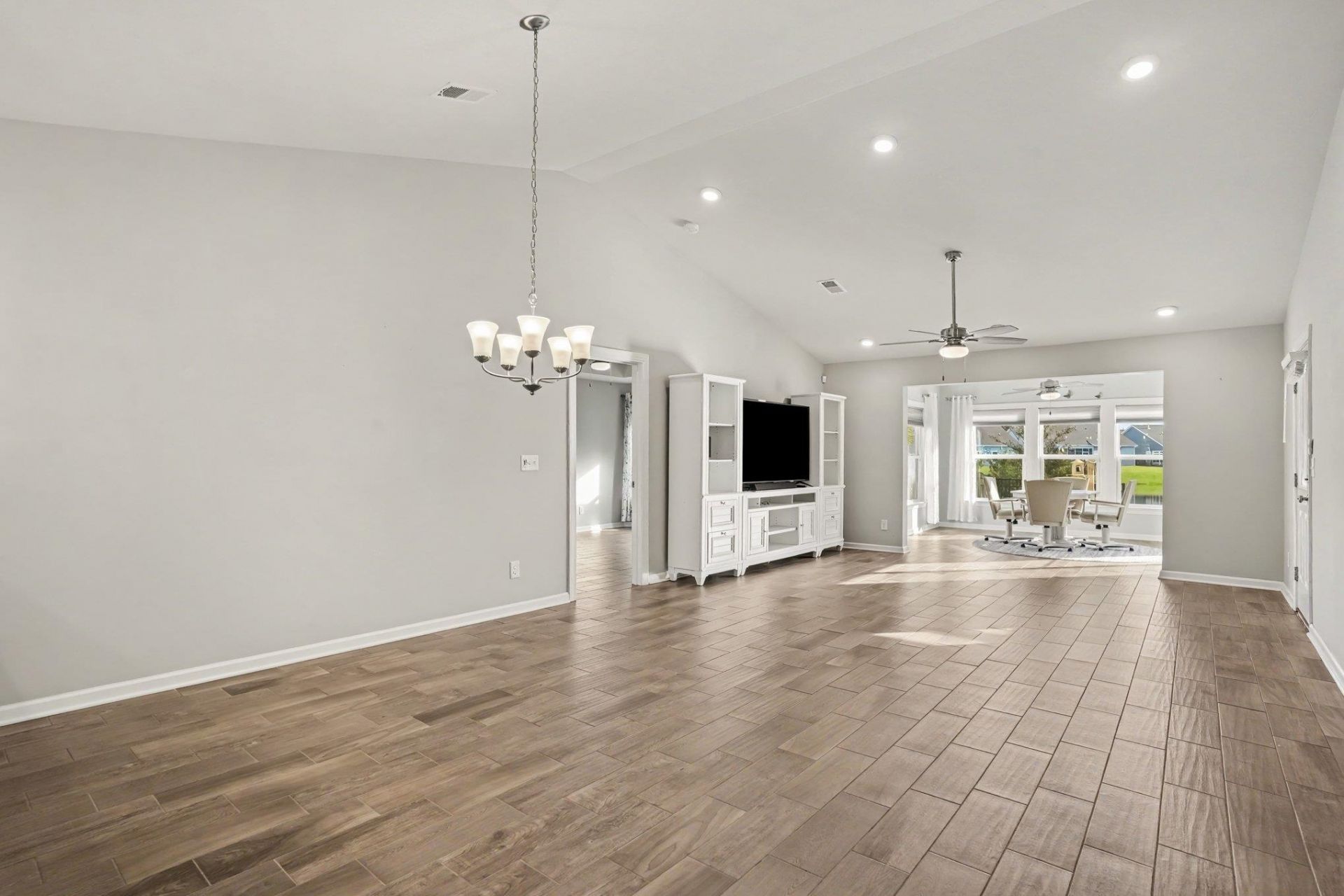 205 Angel Wing Dr. Photo 10