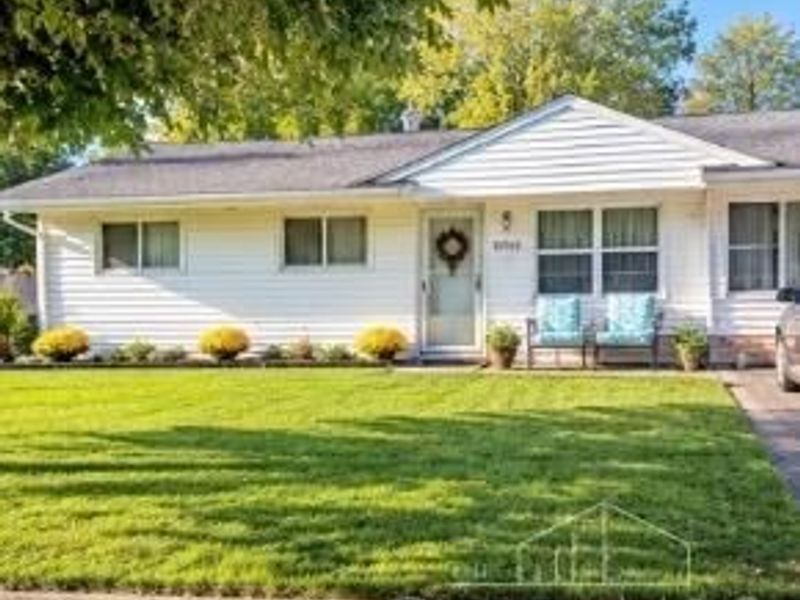 8769 Cabot Drive, Springfield Township, OH 45231 Photo 1