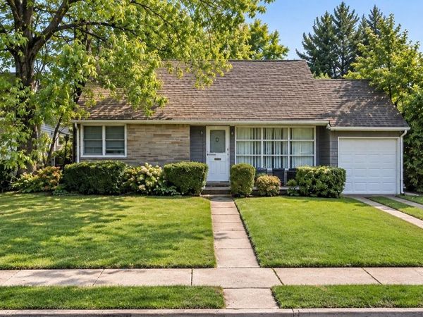 625 Knollwood Drive, West Hempstead, NY 11552