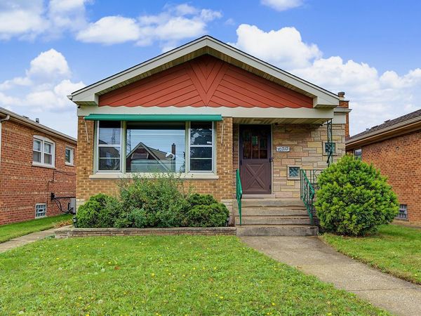 10712 S Avenue B , Chicago, IL 60617