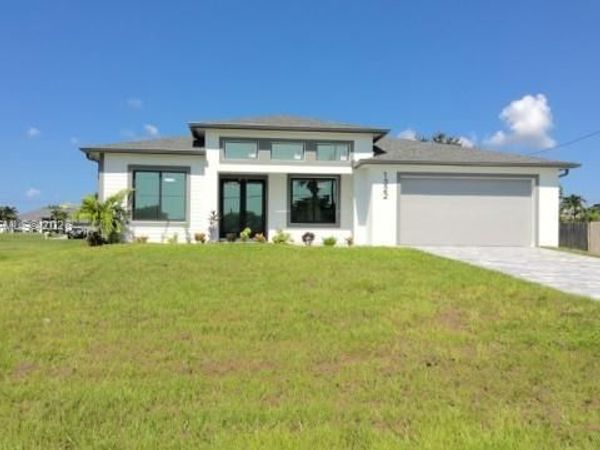 1322 NE 5th Pl , Cape Coral, FL 33909