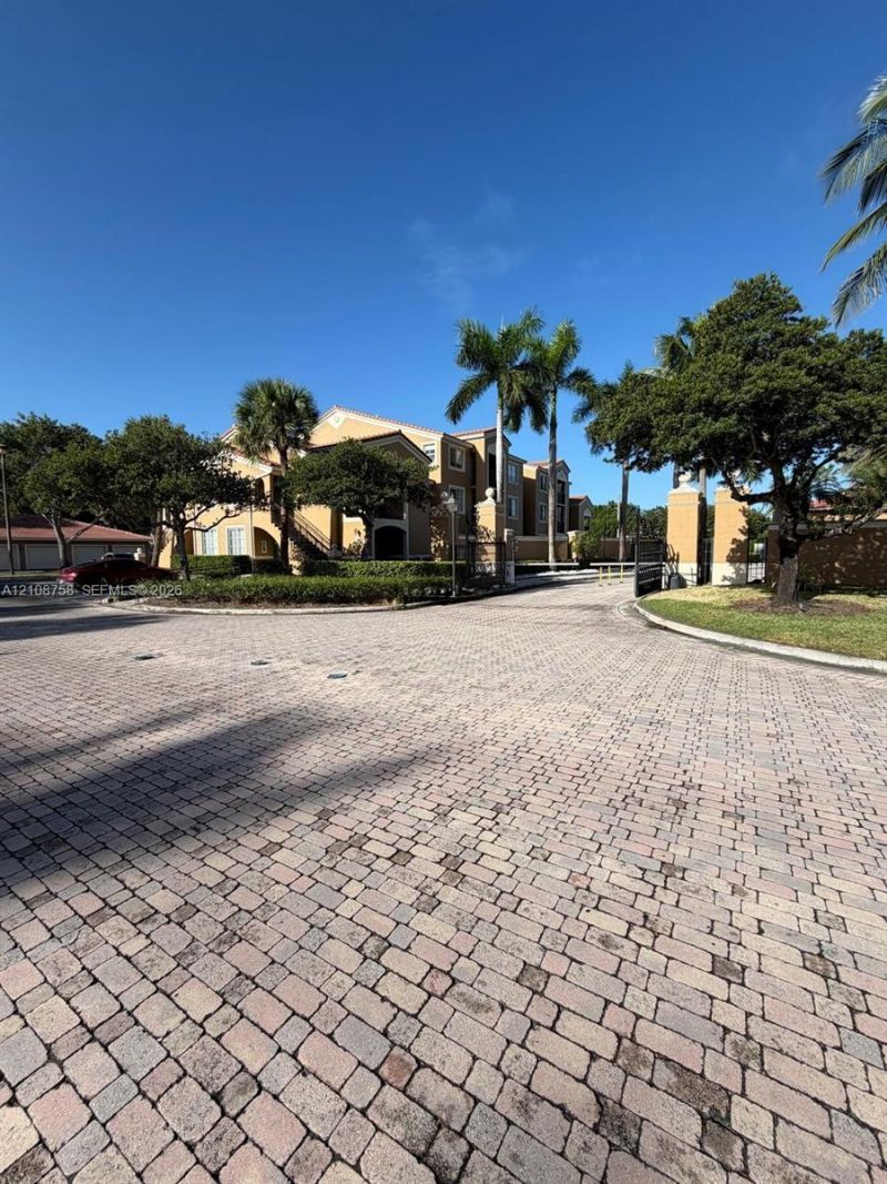 7980 N Nob Hill Rd , Unit 204, Tamarac, FL 33321 Photo