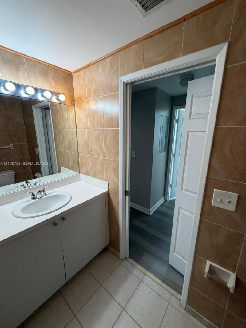 7980 N Nob Hill Rd , Unit 204, Tamarac, FL 33321 Photo