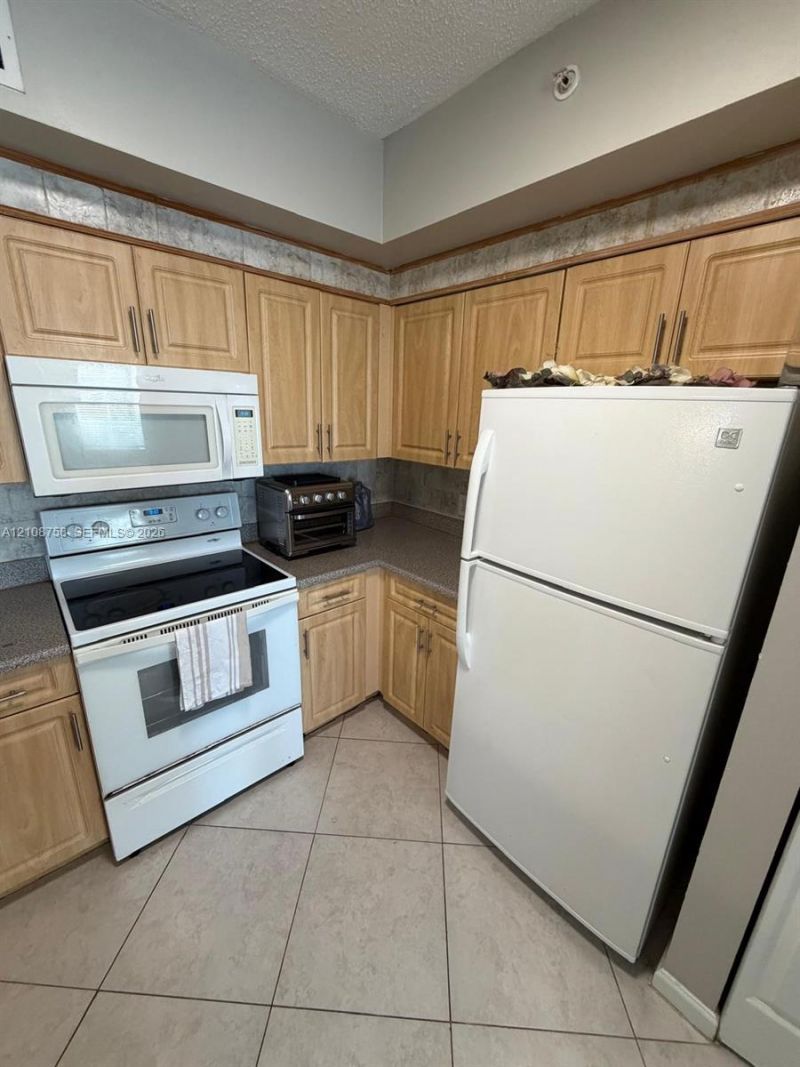 7980 N Nob Hill Rd , Unit 204, Tamarac, FL 33321 Photo