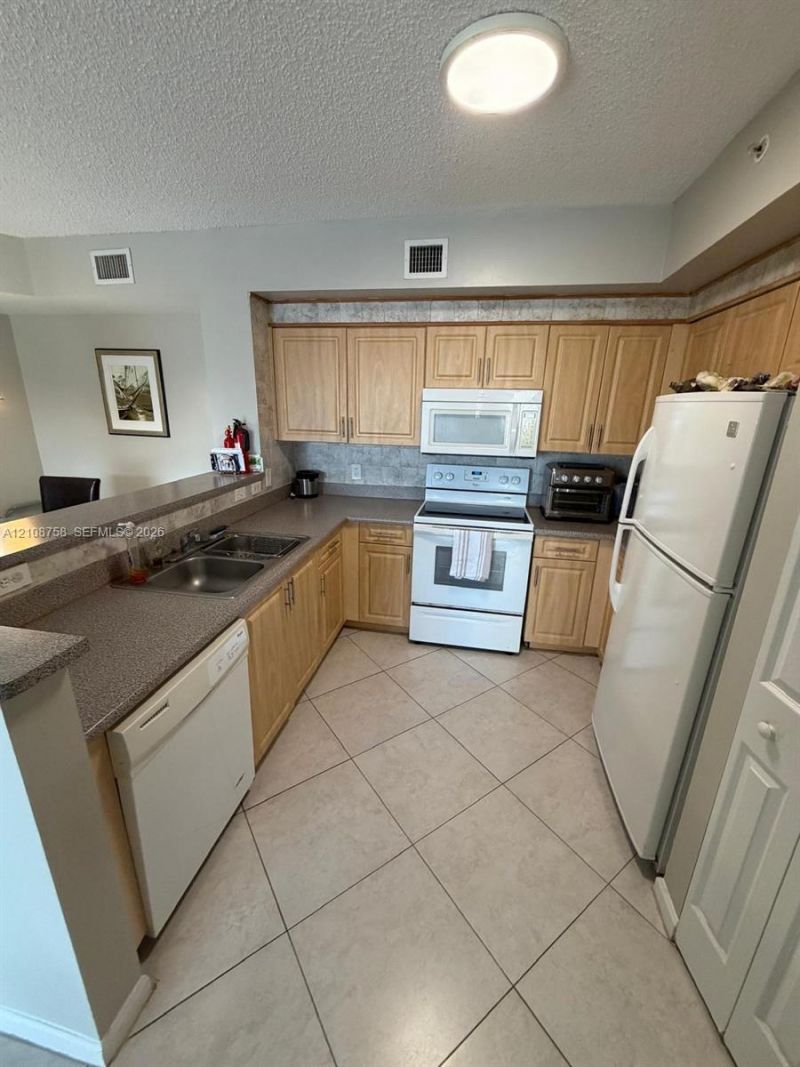 7980 N Nob Hill Rd , Unit 204, Tamarac, FL 33321 Photo