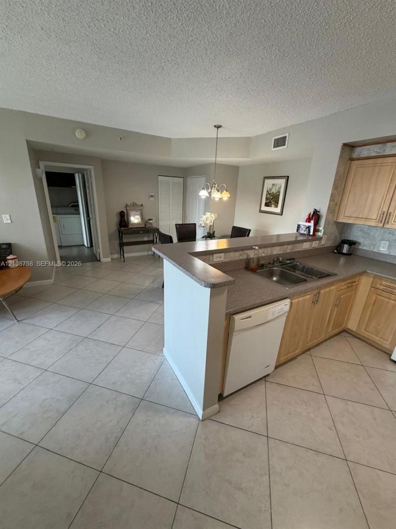 7980 N Nob Hill Rd , Unit 204, Tamarac, FL 33321 Photo