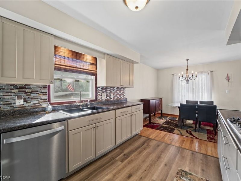3933 Elmore Road, Fairview Park, OH 44126 Photo 8