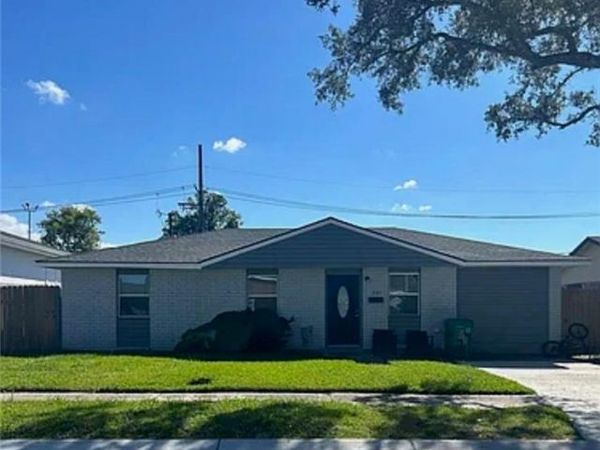 345 SENATE Drive , Avondale, LA 70094