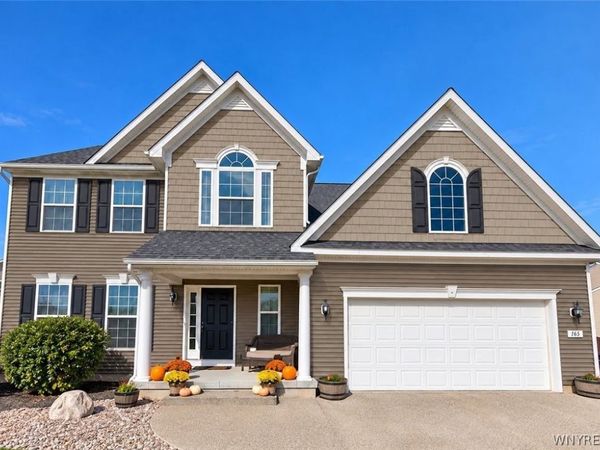165 Windham Lane , Grand Island, NY 14072