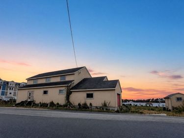 15 Bay St, Hull, MA 02045
