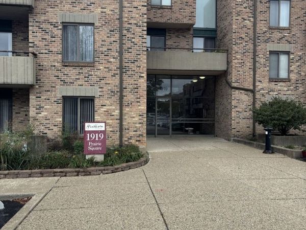 1919 Prairie Square , Unit 32, Schaumburg, IL 60173