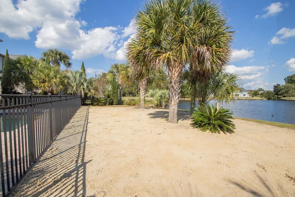 9409 Carrington Dr. Photo 34