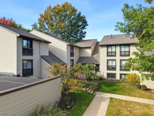 6320 Greenwood , Unit 104, Sagamore Hills, OH 44067