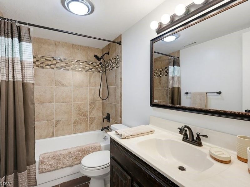 6320 Greenwood, Unit 104, Sagamore Hills, OH 44067 Photo 12