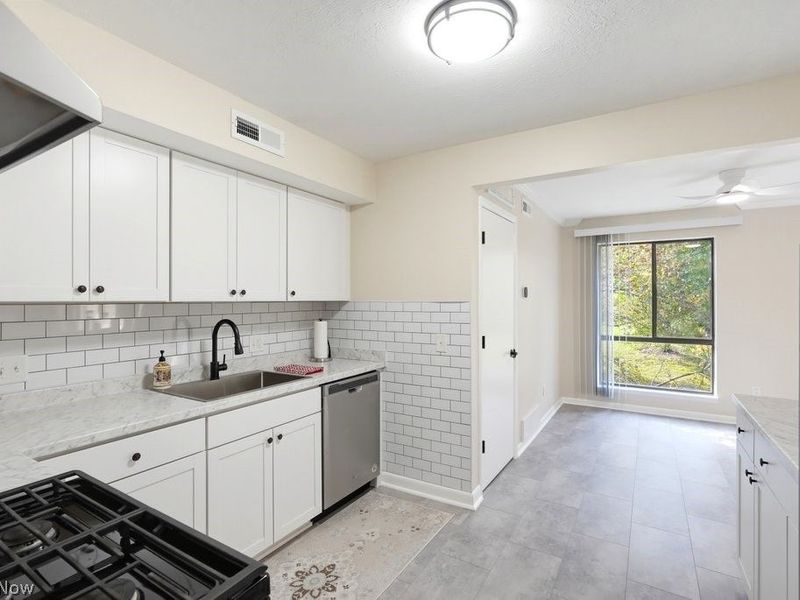 6320 Greenwood, Unit 104, Sagamore Hills, OH 44067 Photo 2