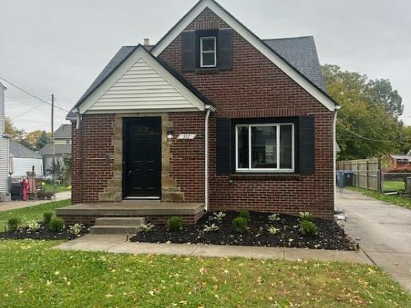 551 Ansonia Street, Oregon, OH 43616