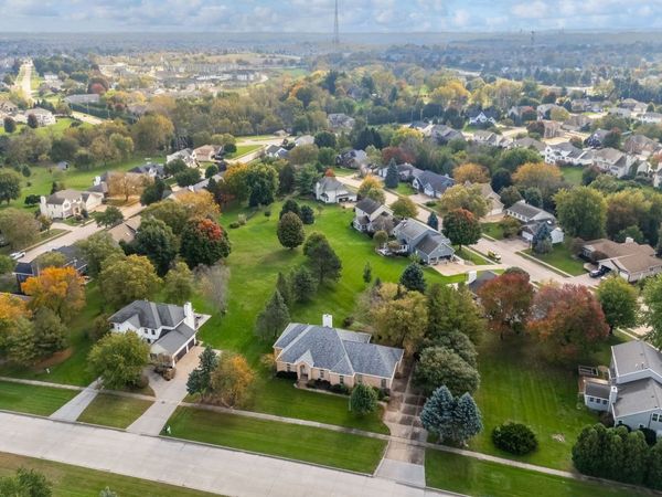 5673 18th Street , Bettendorf, IA 52722