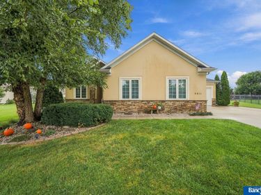 9911 Crystal Water Circle, Lincoln, NE 68527