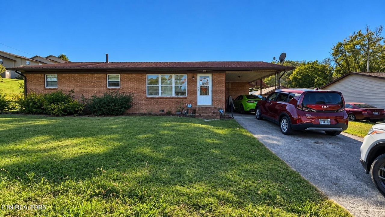211 Meadowview Drive, Harriman, TN 37748 Main Photo