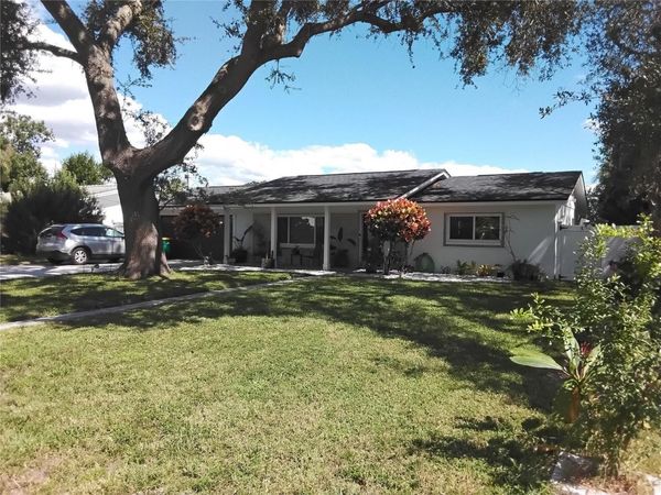571 LENTZ ROAD , BELLEAIR BLUFFS, FL 33770