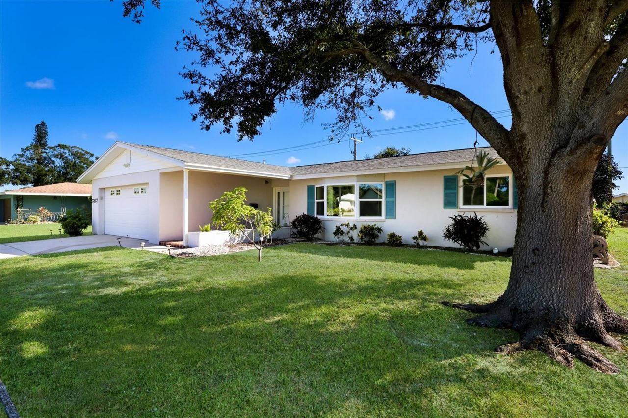 3327 S Lockwood Ridge Road, Sarasota, FL 34239 Photo