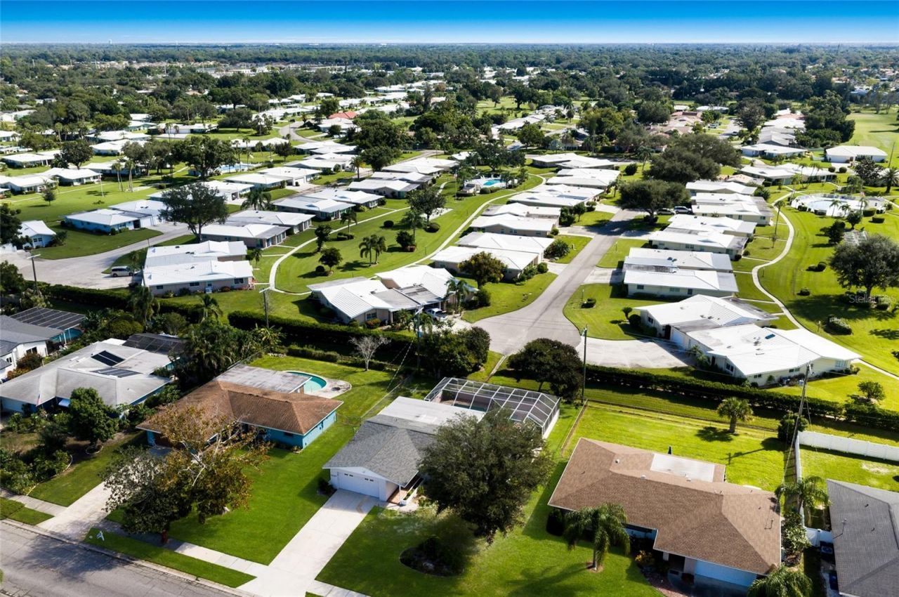 3327 S Lockwood Ridge Road, Sarasota, FL 34239 Photo