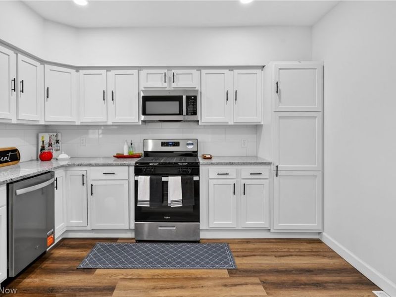 667 Hyatt Avenue, Campbell, OH 44405 Photo 12