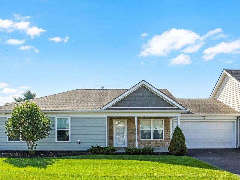 703 Cumberland Meadows Circle, Hebron, OH 43025 Photo 1